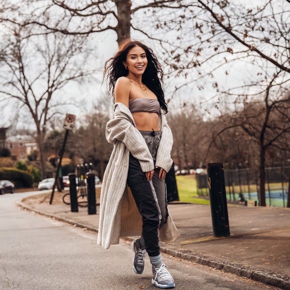 Meet your Posher, Whitney - Picture 1 of 1